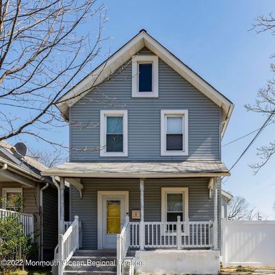 Exterior, Facade, Queen Anne Victorian