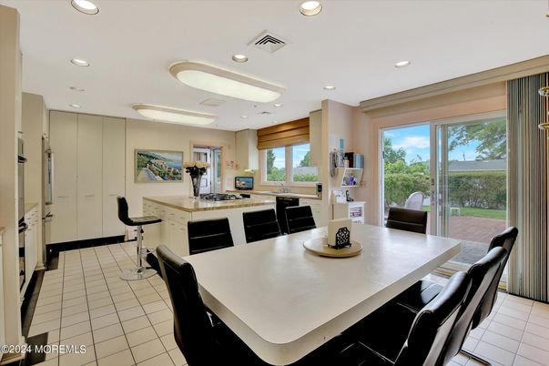 Dining room, Interior, Kitchen, Recessed Lighting