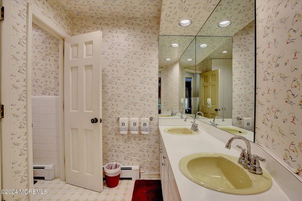 Bathroom, Dual Sink Vanities, Interior, Recessed Lighting