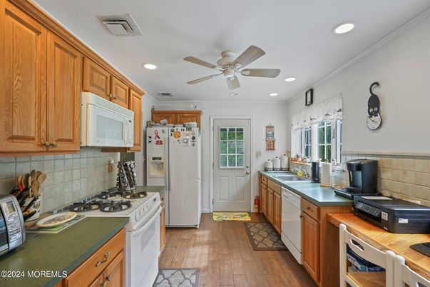 Interior, Kitchen, Recessed Lighting, Wood Texture Flooring