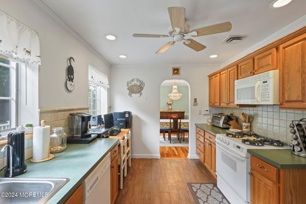 Chandelier, Dining room, Interior, Kitchen, Recessed Lighting, Wood Texture Flooring