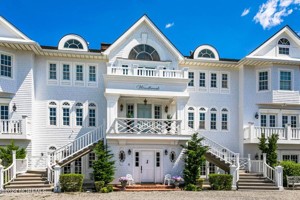 Exterior, Facade, Queen Anne Victorian
