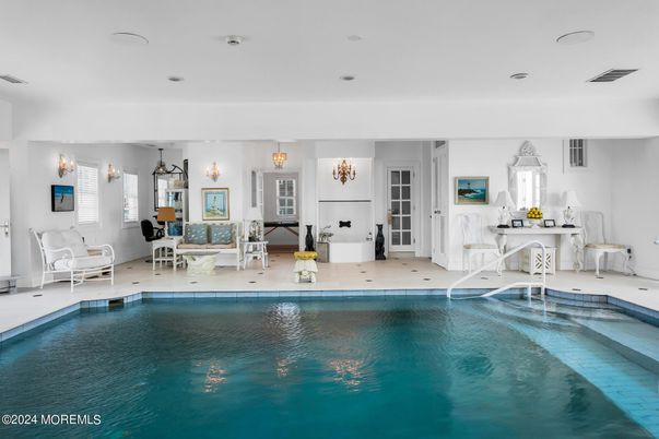 Dining room, Interior, Pendant Lights, Pool, Recessed Lighting