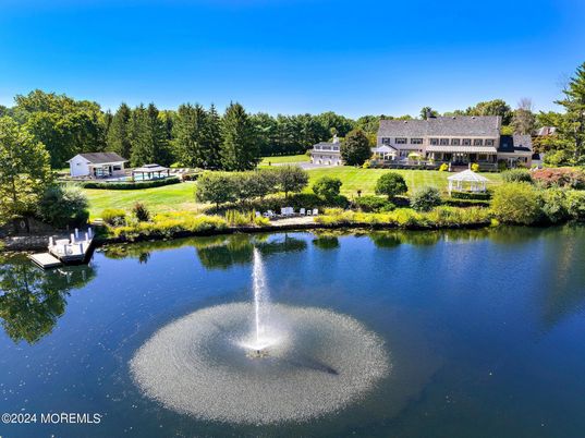 Exterior, Lake