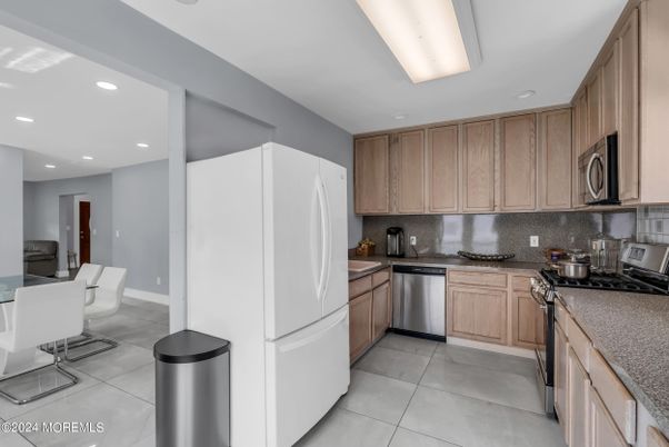 Dining room, Interior, Kitchen, Recessed Lighting, Stainless Steel Appliances