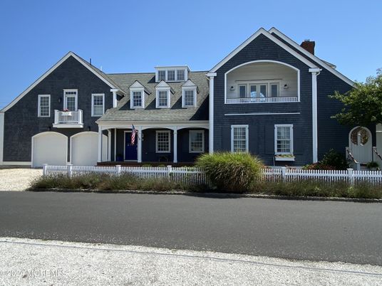 Exterior, Facade, Queen Anne Victorian