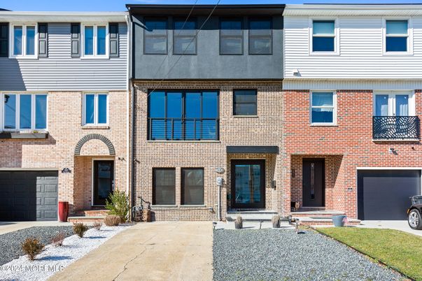 Attached, Exterior, Facade, Brick Facade, Rowhouse