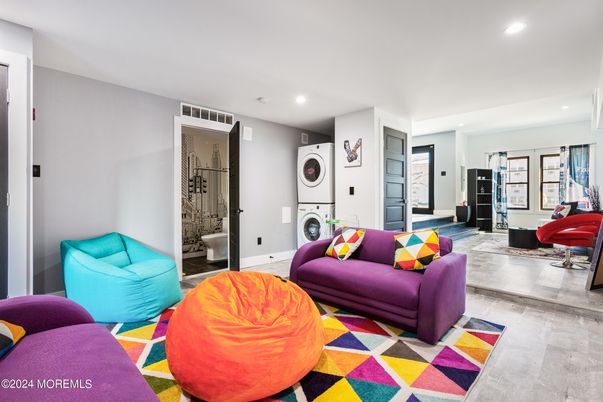 Interior, Living room, Recessed Lighting, Washer