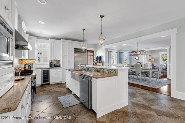 Chandelier, Dining room, Interior, Kitchen, Pendant Lights, Recessed Lighting, Stainless Steel Appliances