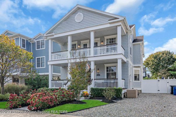 Exterior, Facade, Queen Anne Victorian