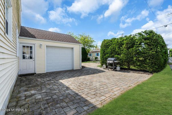 Detached Garage, Exterior