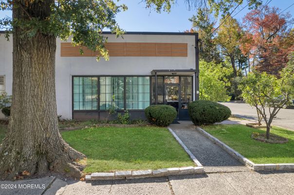 Exterior, Facade, Modern