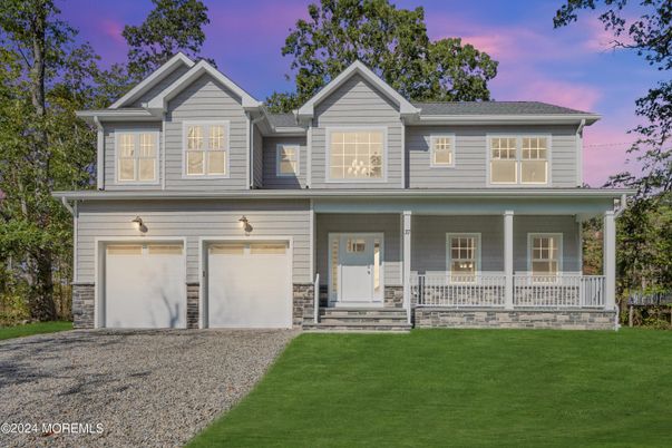 Attached, Exterior, Facade, Farmhouse