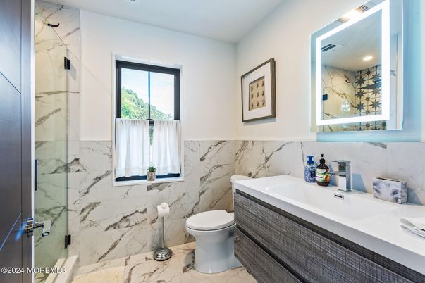 Bathroom, Interior, Marble, Marble Walls, Recessed Lighting
