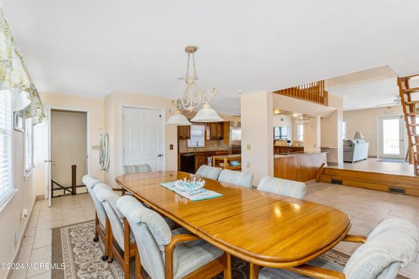 Chandelier, Dining room, Interior, Kitchen, Pendant Lights