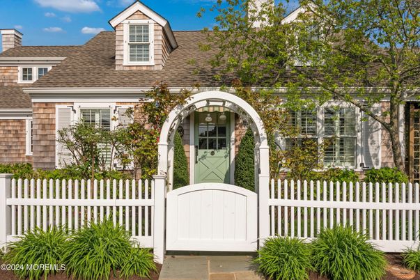 Exterior, Facade, Cape Cod