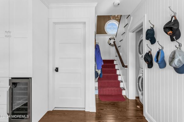 Interior, Washer, Wood Texture Flooring