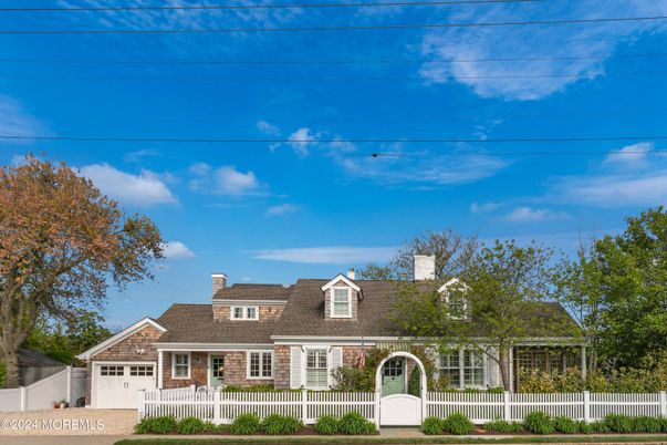 Attached, Exterior, Facade, Cape Cod