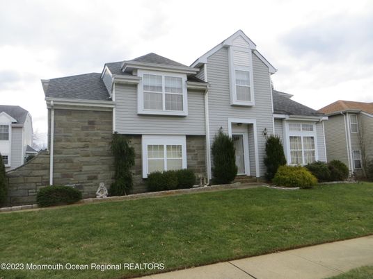 Attached, Exterior, Facade, Farmhouse