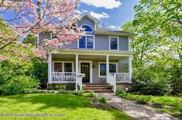 Exterior, Facade, American Foursquare