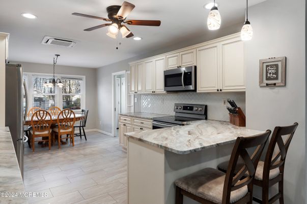 Dining room, Interior, Kitchen, Pendant Lights, Recessed Lighting, Wood Texture Flooring