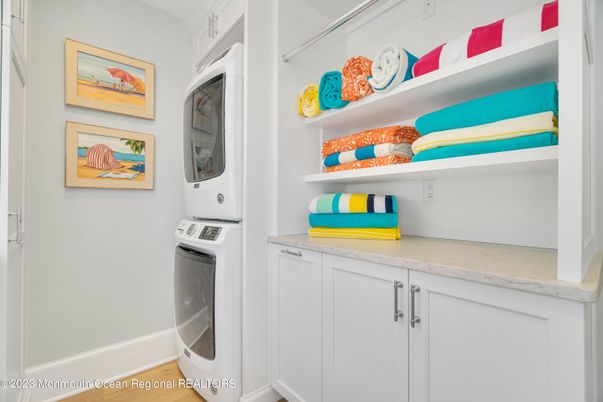 Interior, Utility Closets, Washer, Wood Texture Flooring