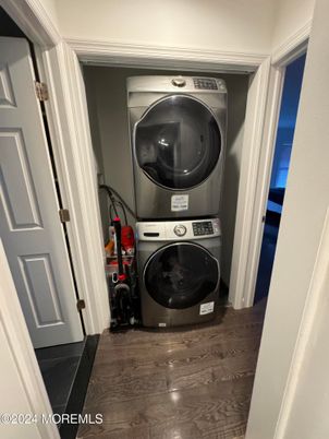 Interior, Utility Closets, Washer, Wood Texture Flooring