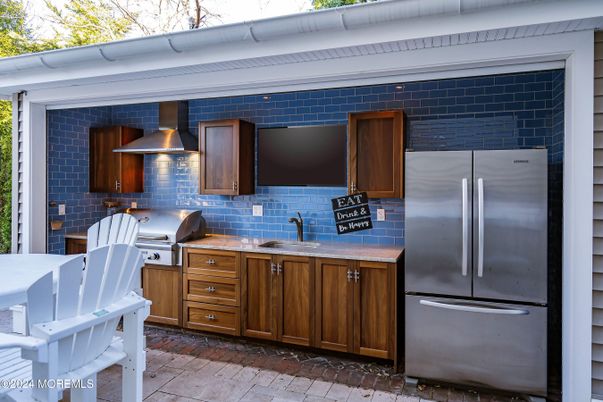 Exterior, Stainless Steel Appliances
