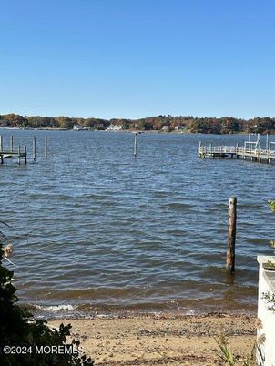 Exterior, Lake