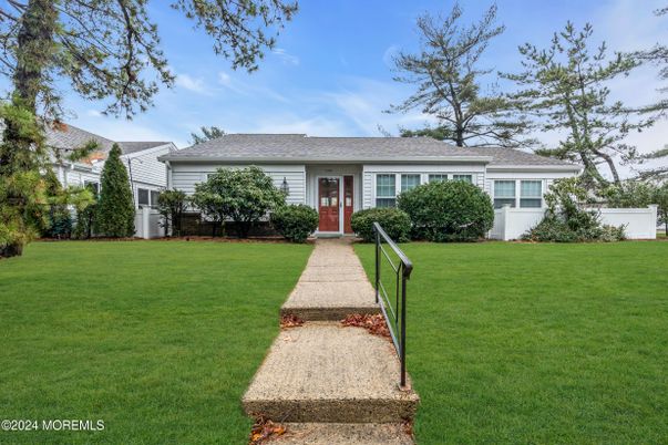 Backyard, Exterior, Facade, Ranch