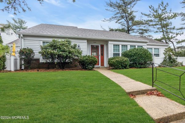 Backyard, Exterior, Facade, Ranch