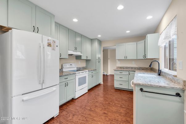 Interior, Kitchen, Recessed Lighting, Wood Texture Flooring