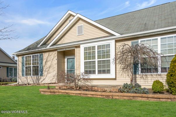 Exterior, Facade, Ranch