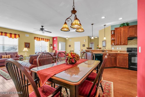 Dining room, Interior, Kitchen, Pendant Lights, Recessed Lighting, Wood Texture Flooring