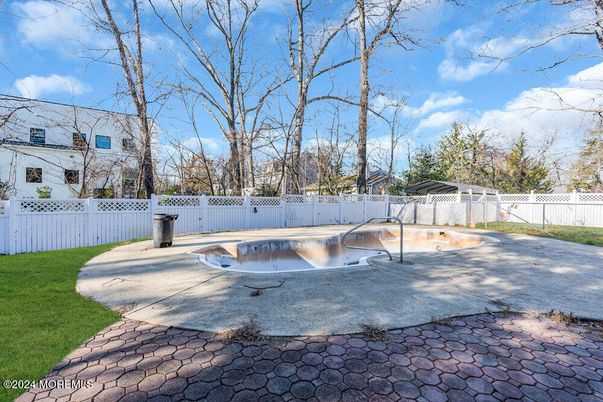 Exterior, Hot Tub