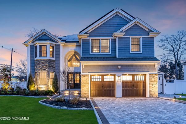 Attached, Exterior, Facade, Farmhouse