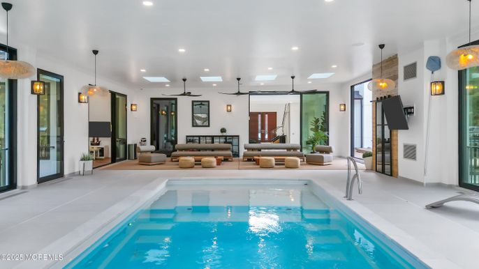 Interior, Pendant Lights, Pool, Recessed Lighting