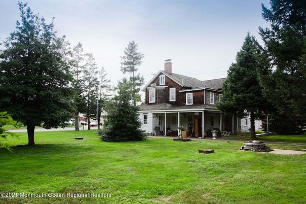 Backyard, Exterior, Facade, Queen Anne Victorian