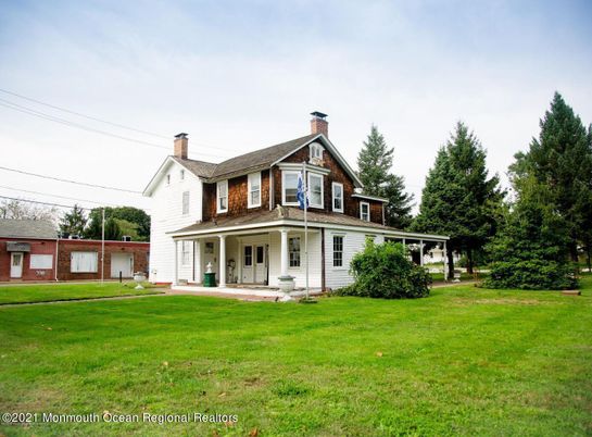 Backyard, Exterior, Facade, Queen Anne Victorian
