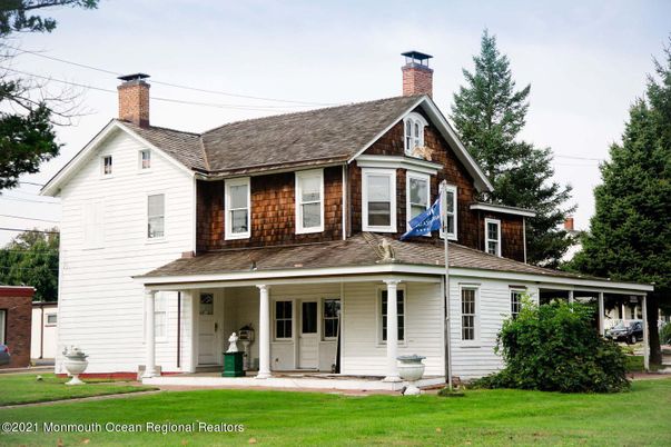 Exterior, Facade, Queen Anne Victorian