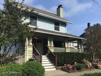 Exterior, Facade, American Foursquare