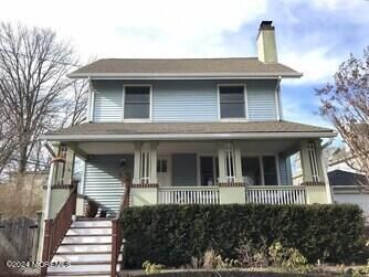 Exterior, Facade, American Foursquare