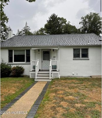 Exterior, Facade, Ranch