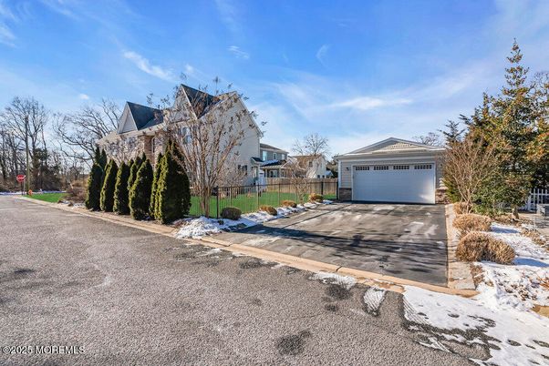 Detached Garage, Exterior