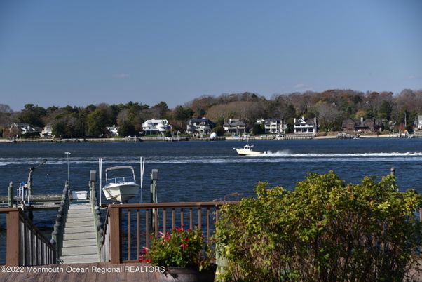 Exterior, Lake