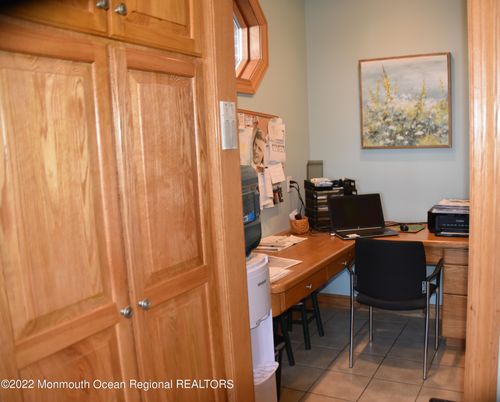 Home Office, Interior