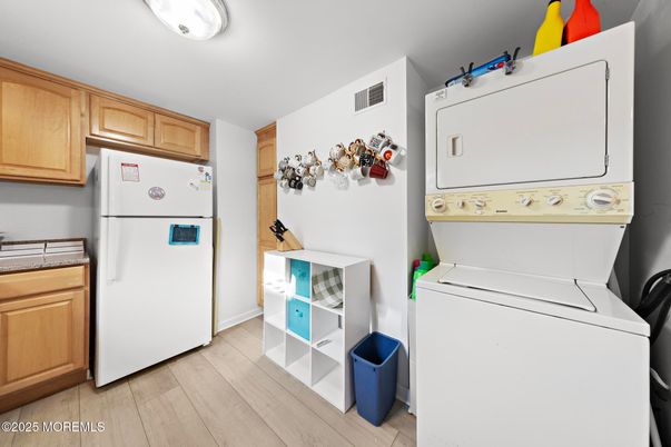 Interior, Utility Closets, Washer, Wood Texture Flooring