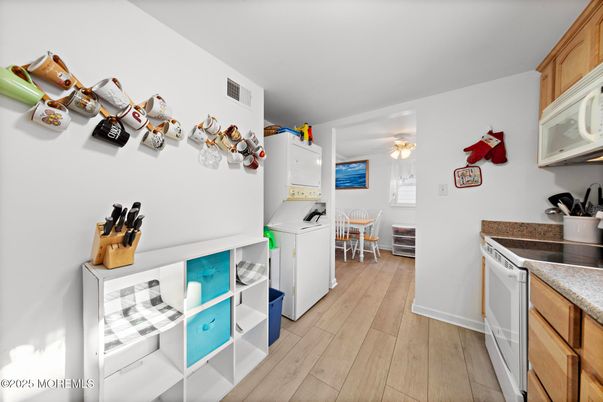 Dining room, Interior, Washer, Wood Texture Flooring