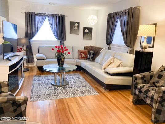 Interior, Living room, Pendant Lights, Wood Texture Flooring
