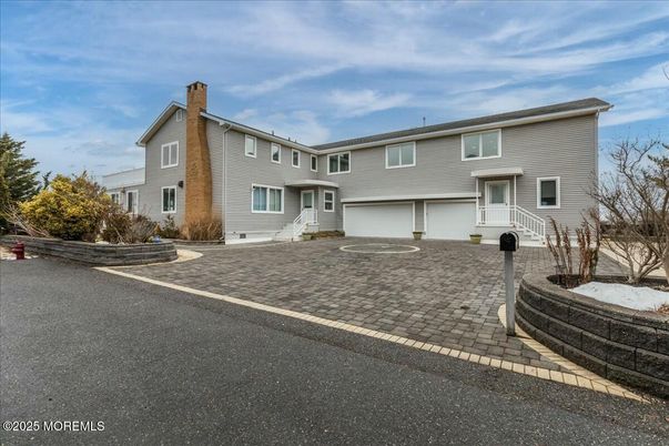 Attached, Exterior, Facade, Raised Ranch